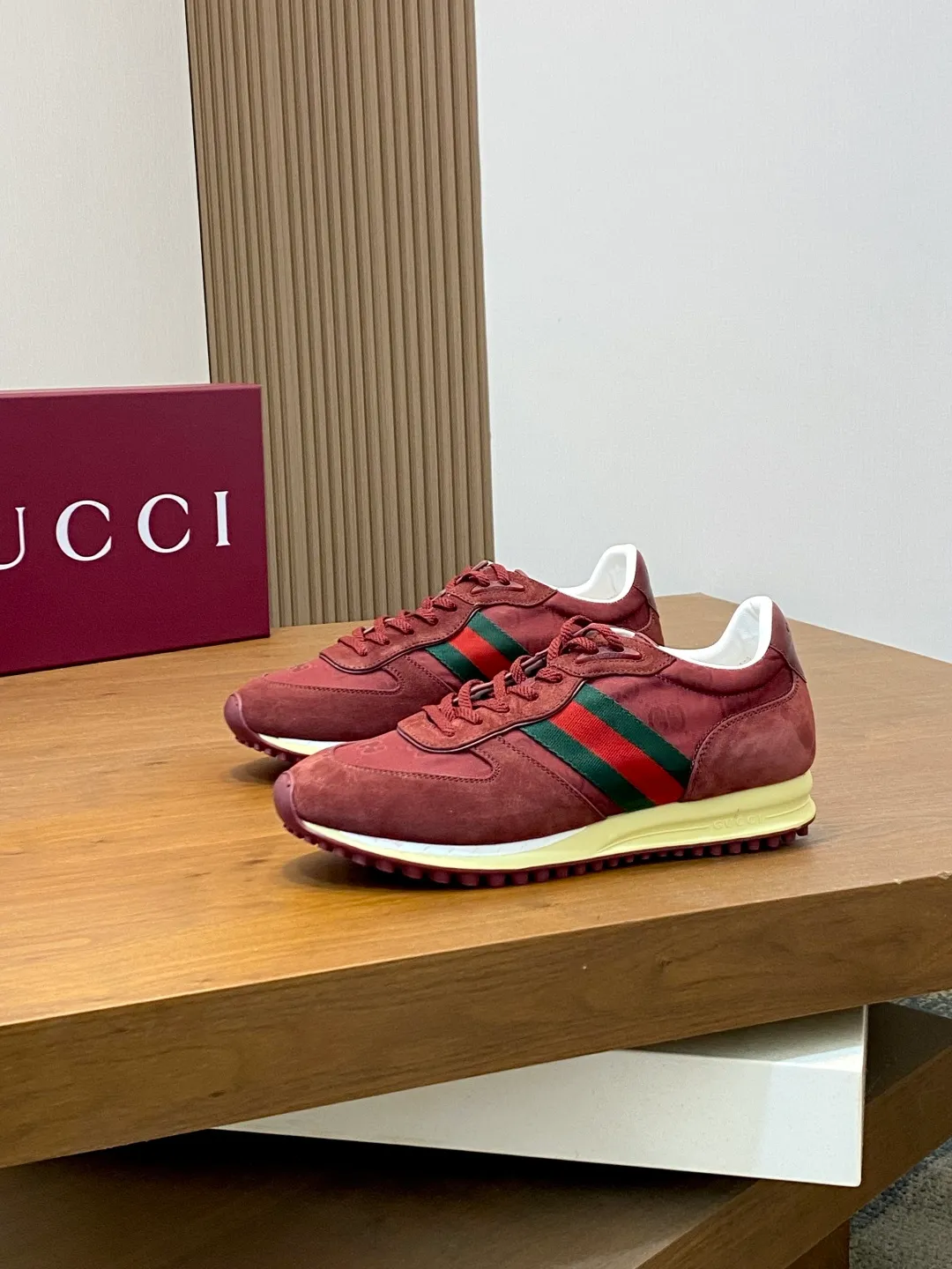 Men's shoes 💰660 [Gucci] Gucci - high-end quality original order 👩🏻‍❤️‍👨🏻 couple wear 🔍🔍🔍 casual sports shoes - upper: 🔝 suede calfskin, shoe body brand totem cloth. brand webbing, tongue. heel. air pressure brand logo - lining: water-dyed sheepskin -Outsole: ultra-light TPU foam·TR rubber; two-color molded outsole -Ultra-high quality control·fine workmanship: highlighted (high-end·exquisite·class) -Size: same style for men and women 36-44 (female 35, 40, male 45, 46 can be customized)·